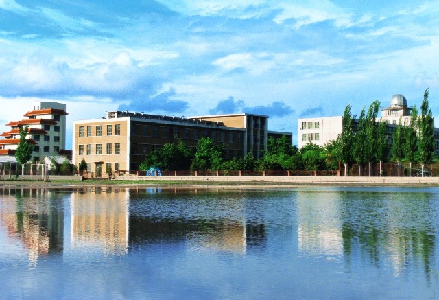 内蒙古民族大学风景图片