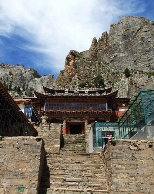 景点地址:海南州兴海县 景点简介: &nbsp; &nbsp;   赛宗寺座落于赛宗